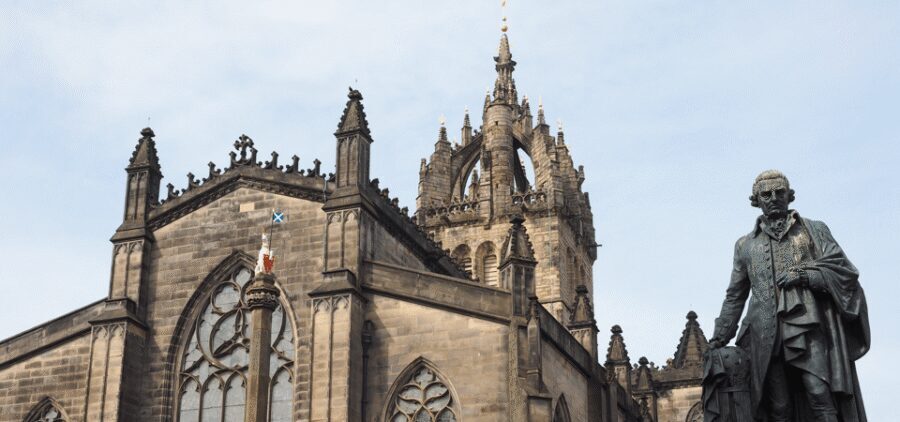 Edinburgh: Old Town Walking Tour with an APP - Practical tips that actually make the tour smoother