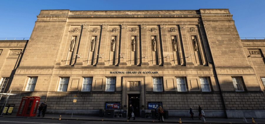 Edinburgh: Old Town Walking Tour with an APP - St Giles’ Cathedral: Gothic architecture with interior focus