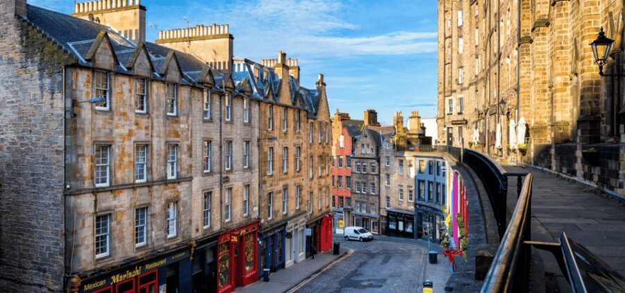 Edinburgh: Old Town Walking Tour with an APP - Greyfriars Kirkyard: a quiet ending with a pointed mood