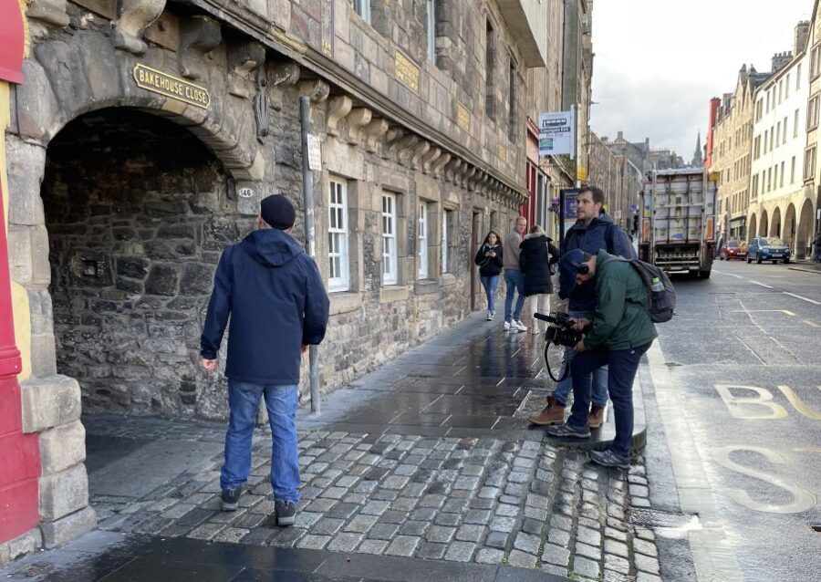 Edinburgh: Outlander Series and Jacobites Walking Tour - Bakehouse Close: the filming location that makes the story click
