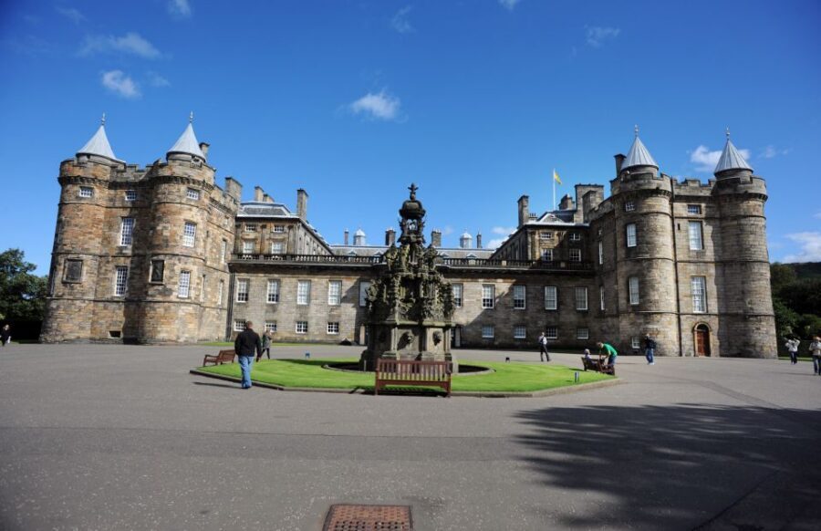 Edinburgh: Palace of Holyroodhouse Entry Ticket - Mary Queen of Scots’ chambers: the dark scene you won’t forget