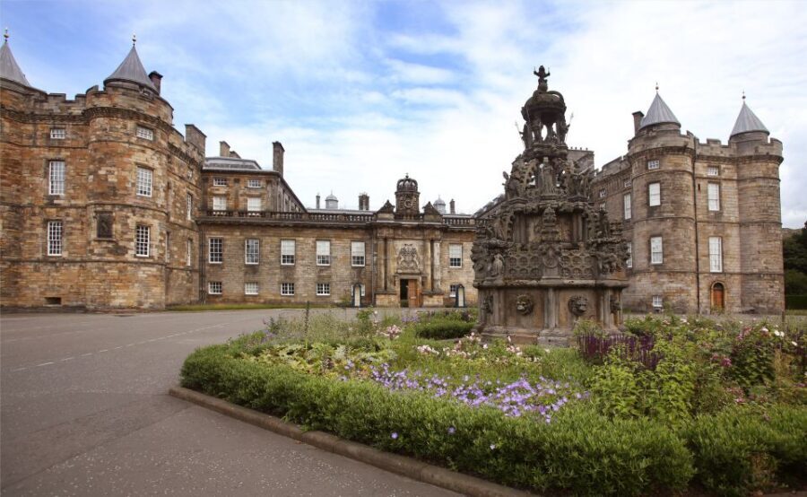Edinburgh: Palace of Holyroodhouse Entry Ticket - Using the included multimedia guide: the real value add