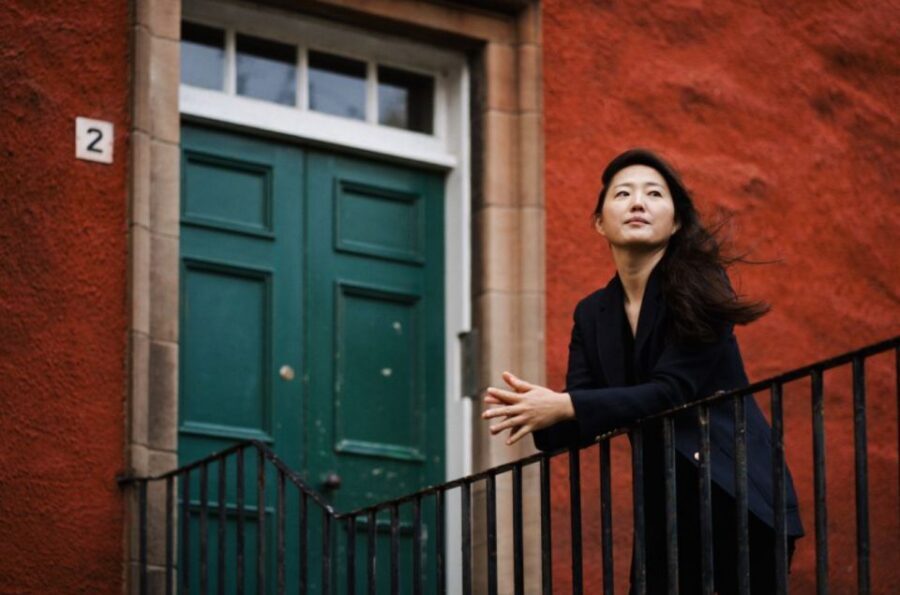 Edinburgh: Photo Shoot with a Private Vacation Photographer - Local guidance that actually helps you travel better