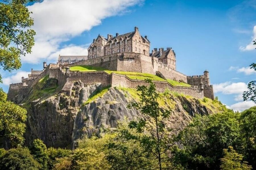 Edinburgh: Private Guided Customized Walking Tour - Arthur’s Seat and Holyrood Palace: royal corners and big-sky energy