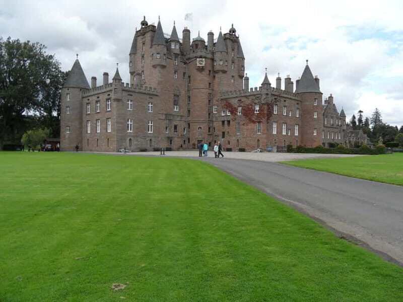 Edinburgh: Private Guided Walking Tour - Language Options: Getting the Story in Your Own Words