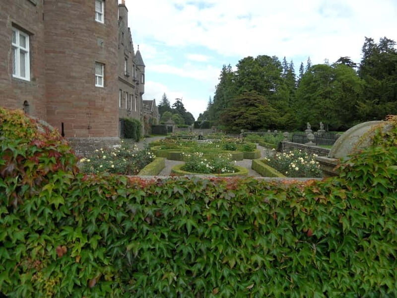 Edinburgh: Private Guided Walking Tour - The Private Guide Factor: Pace, Humor, and Questions