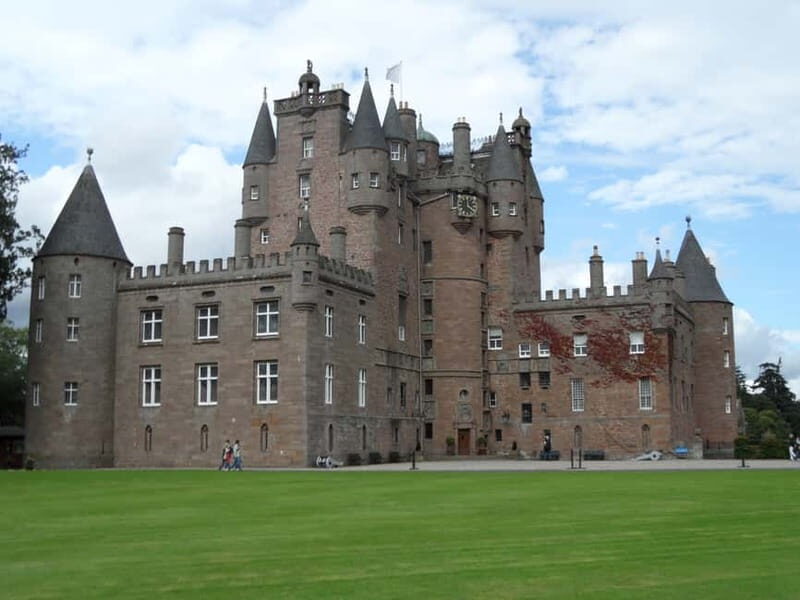 Edinburgh: Private Guided Walking Tour - The Royal Mile: Where the Stories Stick