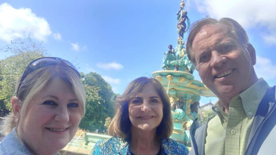 Edinburgh: Private Walking Tour with a Local - The Walk Itself: Photo Stops, Scenic Views, and Neighborhood Stories