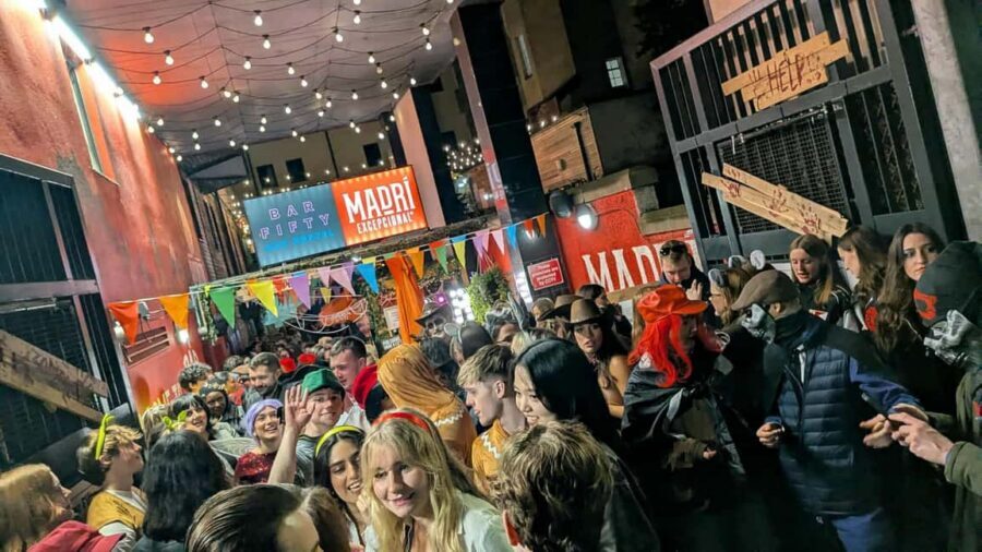 Edinburgh: Pub Crawl 7 Bars with 6 Shots - Key things to know before you go