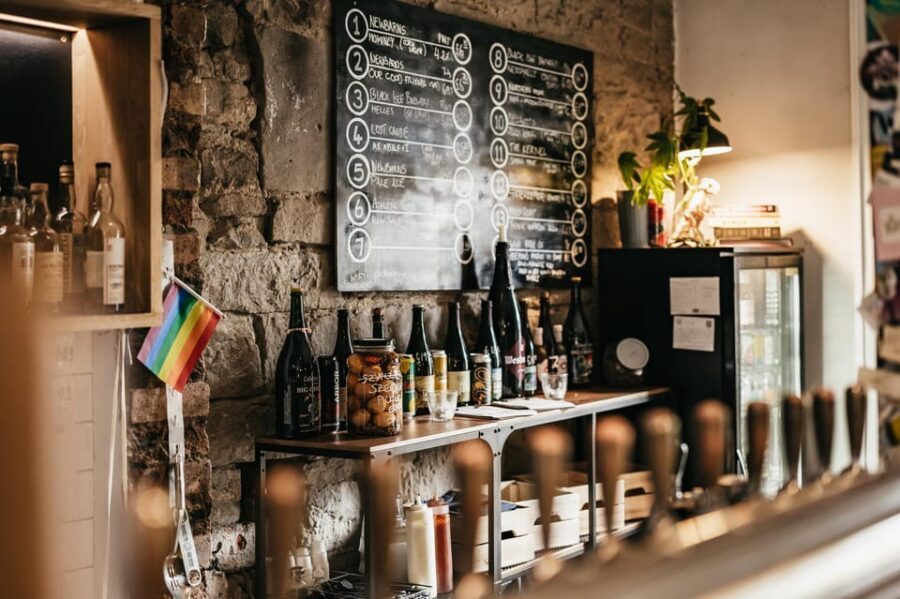 Edinburgh: Pubs and History Guided Walking Tour with Beer - Three Pubs, Three Tasting Lessons (Without the Tourist Trap)