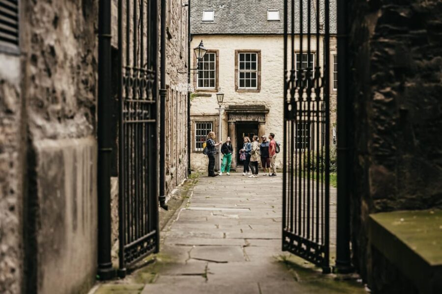 Edinburgh: Pubs and History Guided Walking Tour with Beer - Price and Value: Is $62 for Two Hours Worth It?