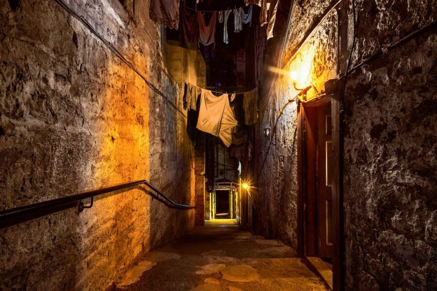 Edinburgh: Real Mary King's Close Guided Tour - Multimedia, language support, and how to follow along
