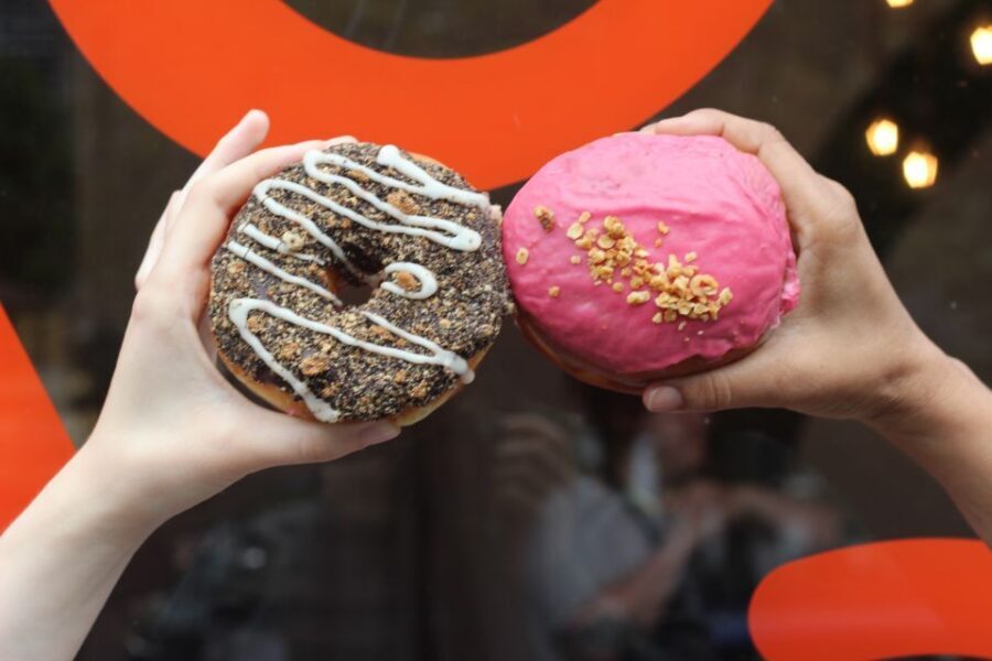 Edinburgh: Royal Mile Donut Tour with Donut Tastings - Grassmarket To Victoria Street: Sightseeing While Your Hands Stay Busy