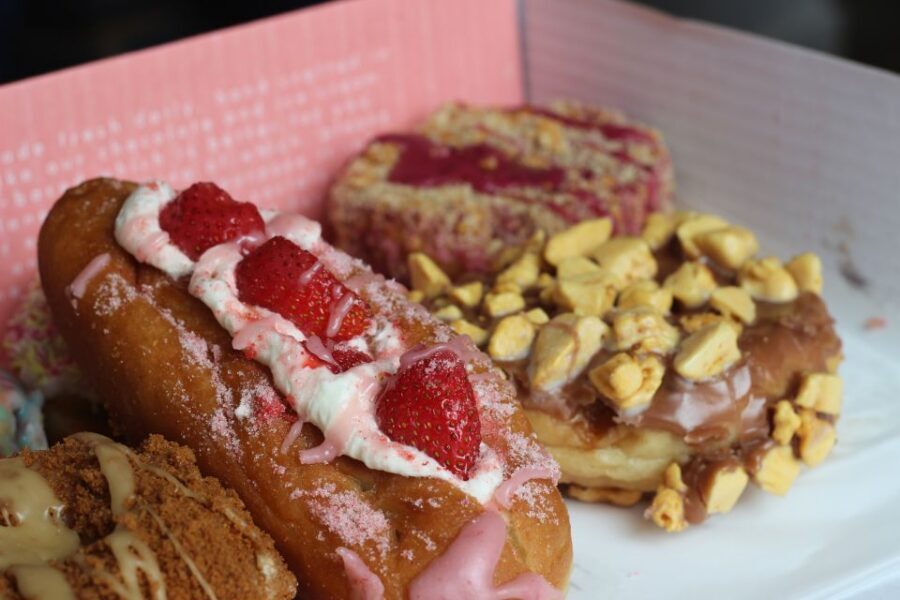 Edinburgh: Royal Mile Donut Tour with Donut Tastings - Photo Pause And Optional Add-On: Scott Monument If You Still Have Legs