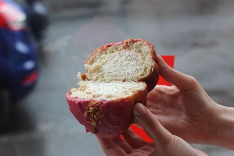 Edinburgh: Royal Mile Donut Tour with Donut Tastings - Guides Make The Difference: Andre And Grace Stand Out