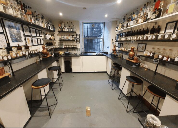 Edinburgh: Rum Distillation Workshop with Rum Tasting - The welcome Rum + Mixer: your first taste of the vibe