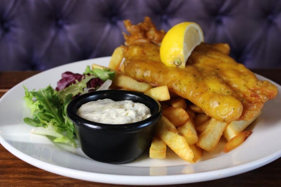 Edinburgh: Scottish Tasting Platter at The Tolbooth Tavern - The pub experience: cozy atmosphere plus a bit of dark Edinburgh flavor