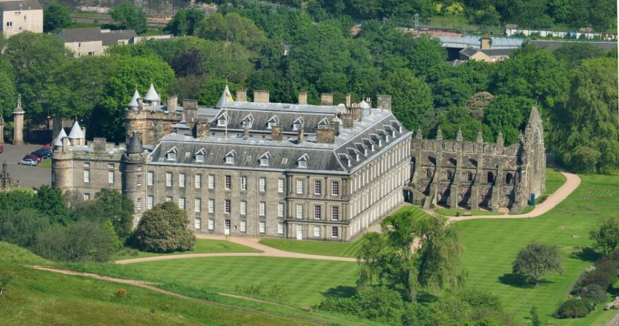 Edinburgh Shore Excursion: City Tour & Royal Yacht Britannia - Old Town by coach: the quick connections that make your walk better