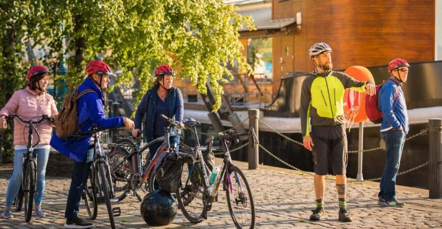 Edinburgh: Sightseeing Bike Tour - Guides, Safety, and the Little Extra: Lucy the Dog Factor
