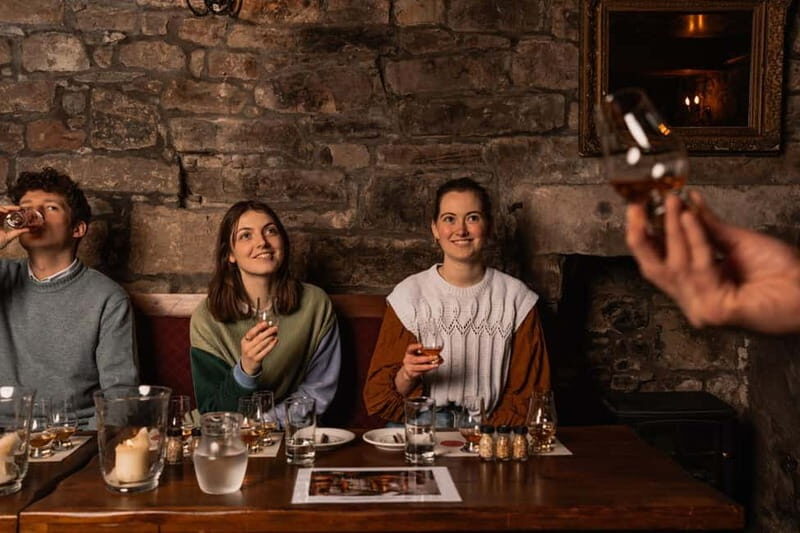 Edinburgh: Small-Group History of Whisky Tour with Tasting - Old Town wynds and closes: where the water of life takes human form