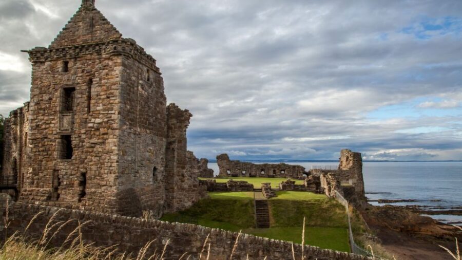 Edinburgh: St Andrews, Dunfermline Abbey and Fife Coast Tour - Lady’s Tower and the Lighthouse Walk: Coast Air That Changes the Mood