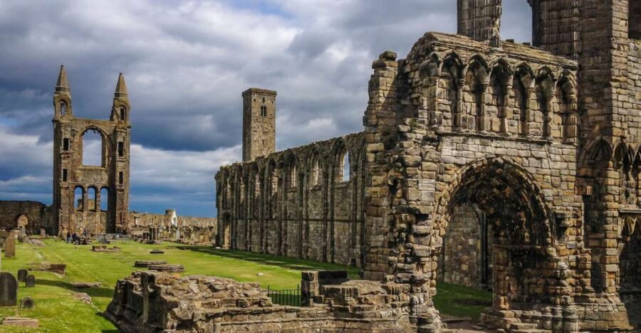 Edinburgh: St Andrews, Dunfermline Abbey and Fife Coast Tour - Dunfermline Abbey: Royal Tombs and a Strongsense of Continuity