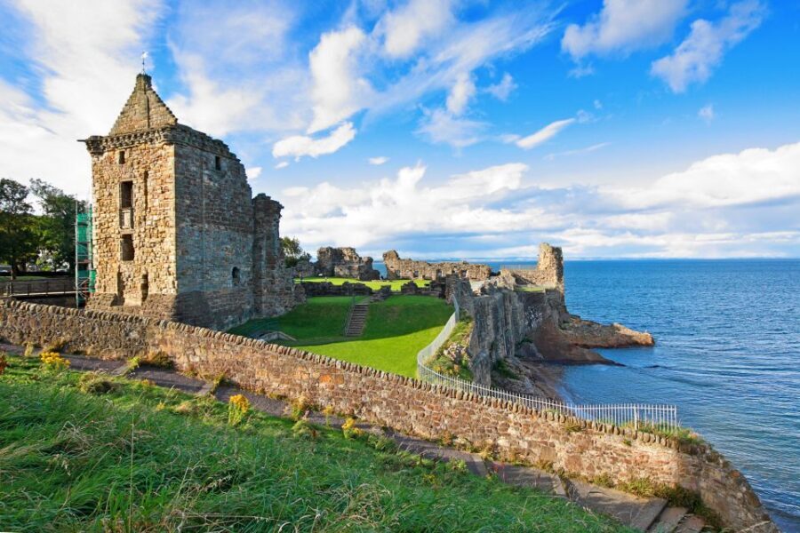 Edinburgh: St Andrews, Dunnottar Castle & Falkland Tour - The guide experience: why the narration changes the day