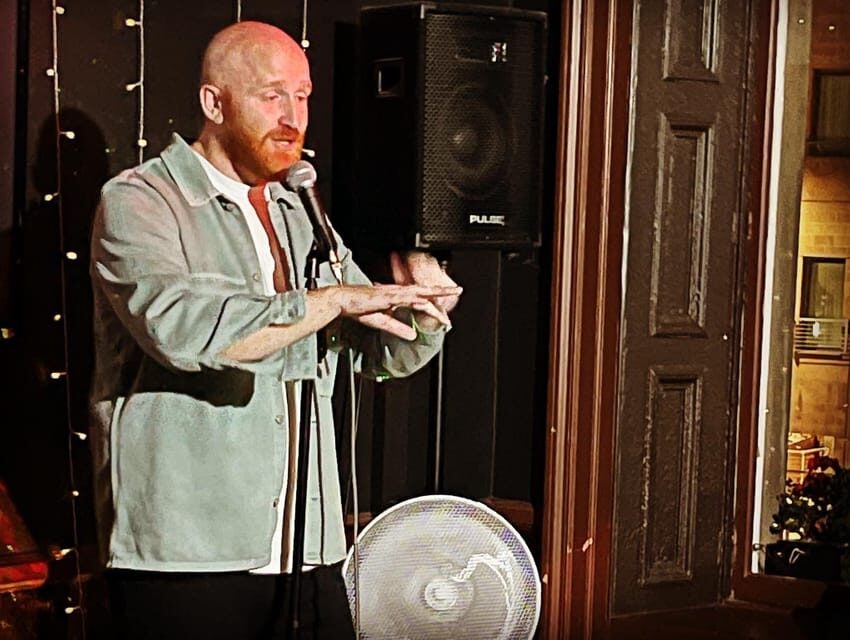 Edinburgh: Stand Up Comedy Show - The Beehive Inn and Grassmarket Vibe: Why the Setting Matters