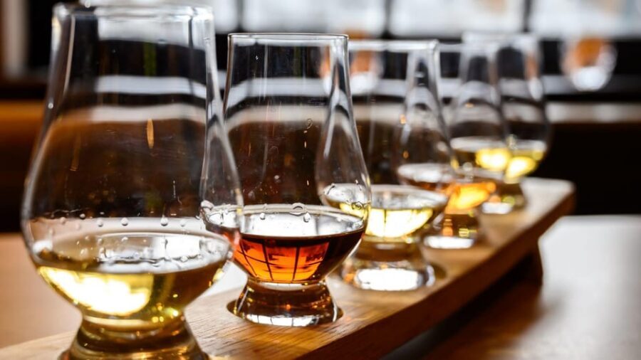 Edinburgh: Stirling Castle, Kelpies, Whisky & Highlands Tour - Key things to know before you go