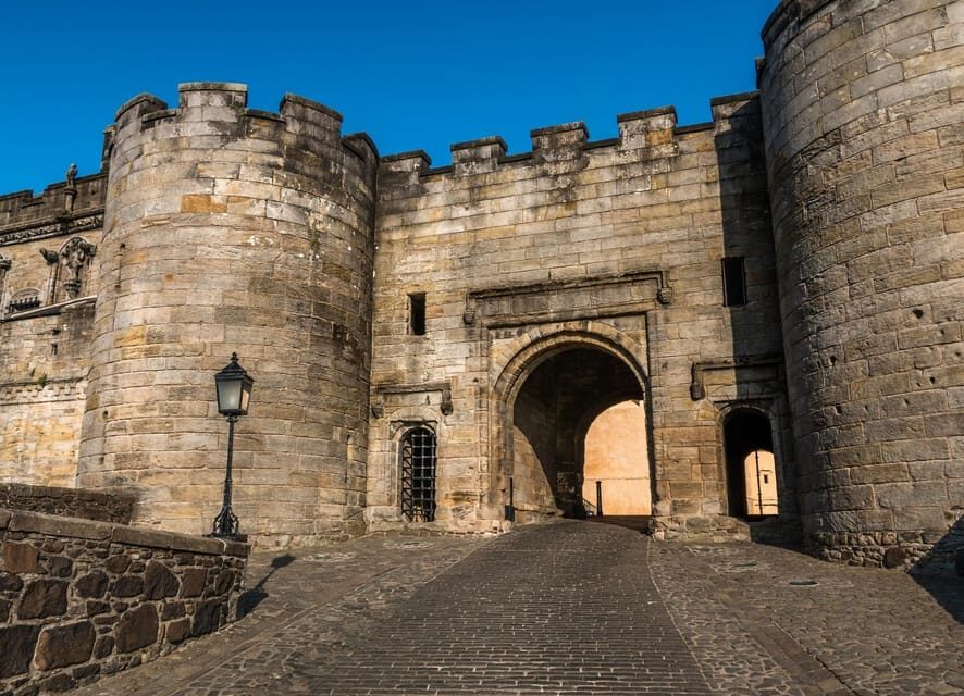 Edinburgh: Stirling Castle, Kelpies, Whisky & Highlands Tour - Meeting at Morrison St and how the day stays on track