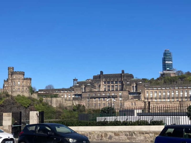 Edinburgh: Tales from the Old Town Guided Walking Tour - Meeting Natalie by the News Steps: the easiest start you’ll have