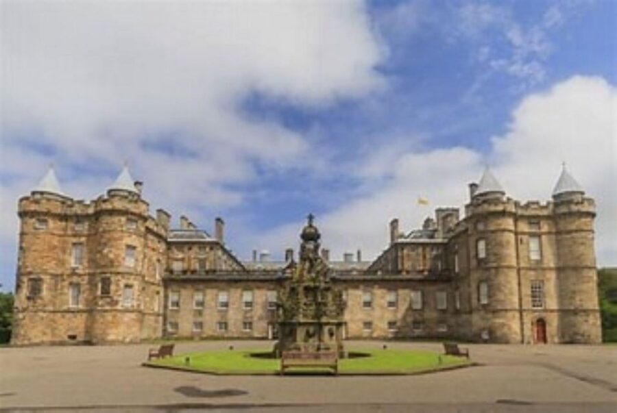 Edinburgh: The Mary Queen of Scots Guided Walking Tour - Key things you’ll notice on this Edinburgh walk