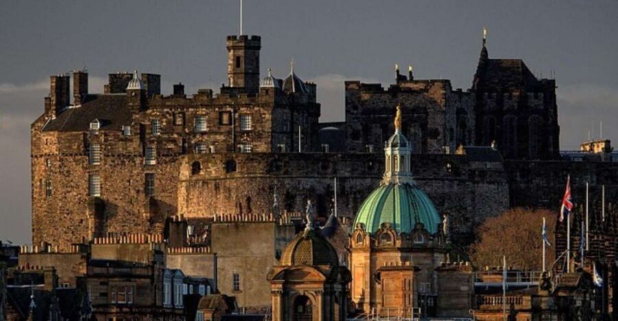 Edinburgh: The Mary Queen of Scots Guided Walking Tour - The core route: Holyrood Palace to Edinburgh Castle, with Mary’s timeline in mind