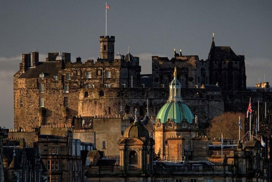 Edinburgh: The Mary Queen of Scots Guided Walking Tour - Holyrood Palace area: starting with where Mary lived and why it mattered