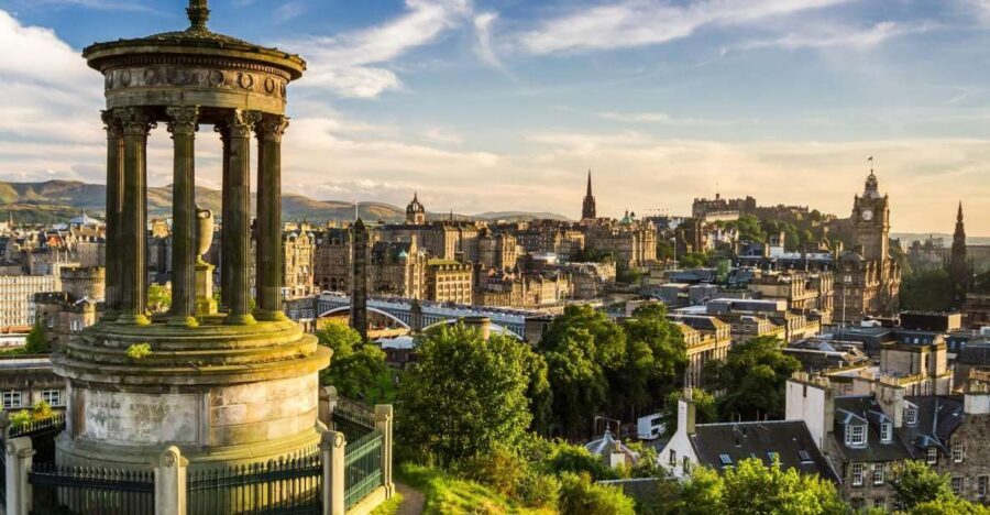 Edinburgh: The Royal City Tour from London - The Royal City Value: Train + Bus Views + Castle Ticket