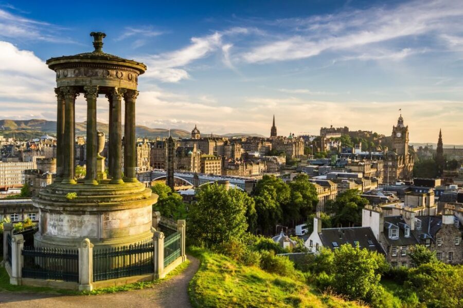 Edinburgh: The Royal City Tour from London - The Scottish “who’s who” stops: Whisky, Scott Monument, and the wow factor