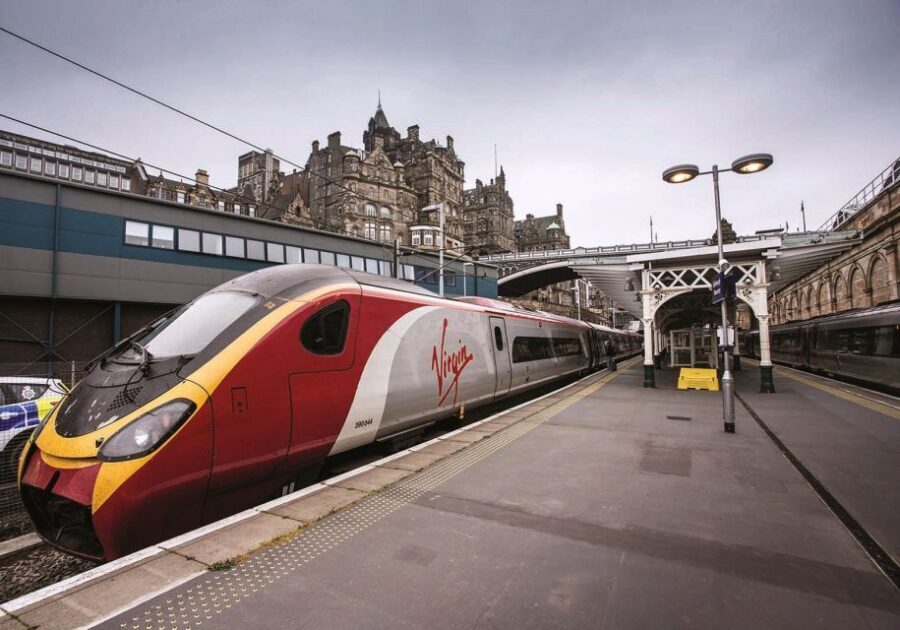 Edinburgh: The Royal City Tour from London - Train back to London: long evening, plan your comfort