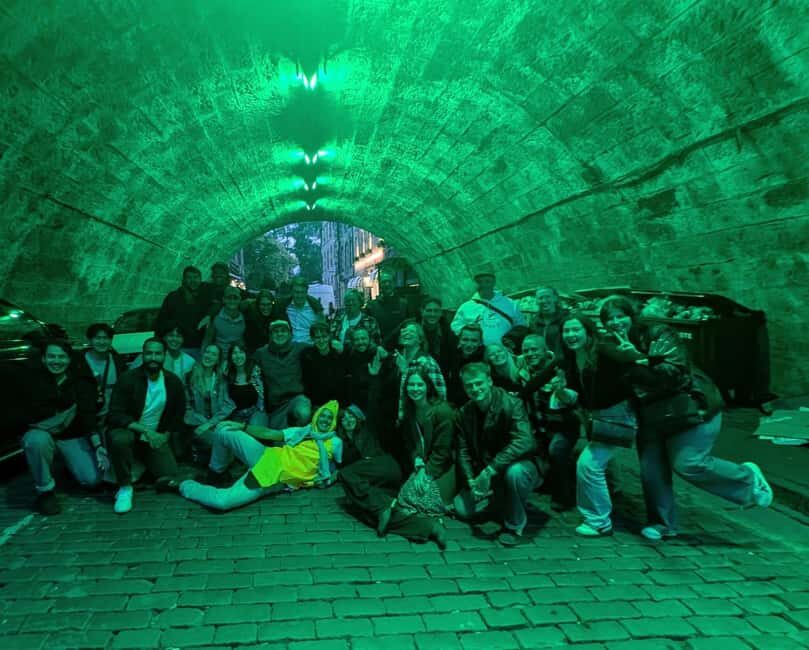 Edinburgh: Ultimate Pub Crawl Party with 7 Bars & 1 Club - Starting at OX184: how the night kicks off