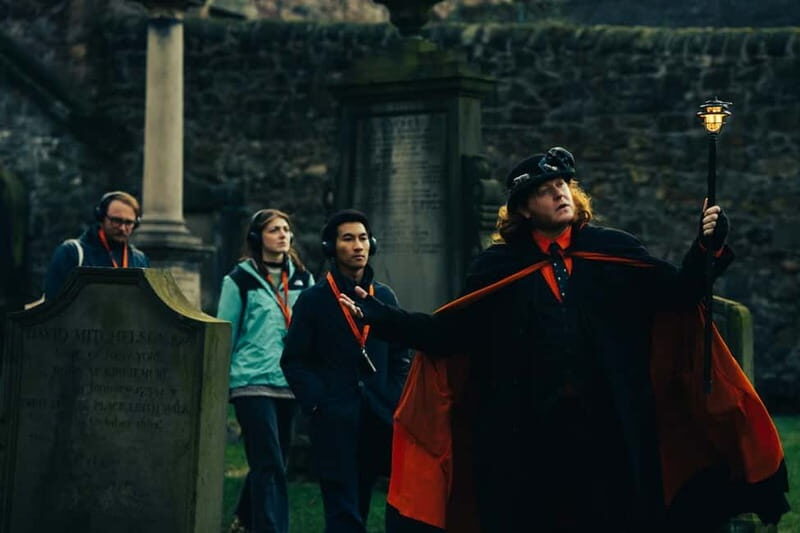 Edinburgh: Underground Vaults and Graveyard Evening Tour - Starting at Mercat Cross: the Royal Mile prelude