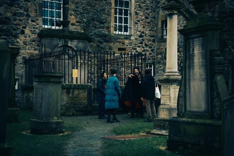 Edinburgh: Underground Vaults and Graveyard Evening Tour - Royal Mile guide talk: how the tour builds tension