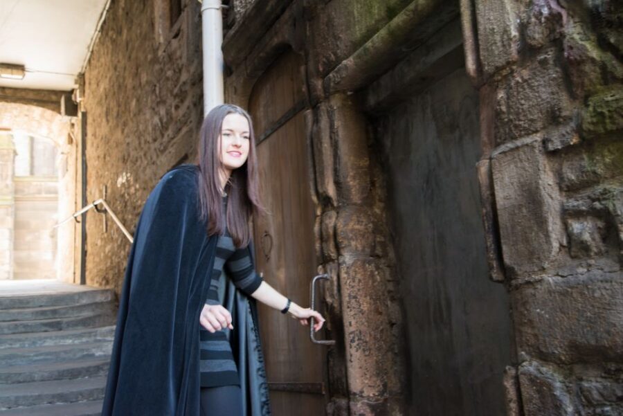 Edinburgh: Underground Vaults Evening Ghost Tour with Whisky - What TourTalk audio devices change about the experience