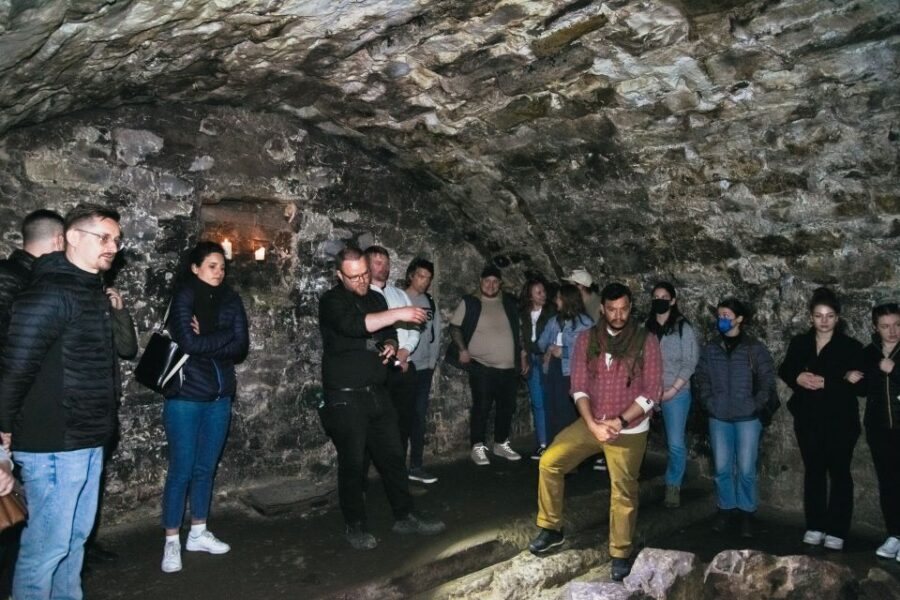 Edinburgh: Underground Vaults Tour - What to Bring (and What to Skip)