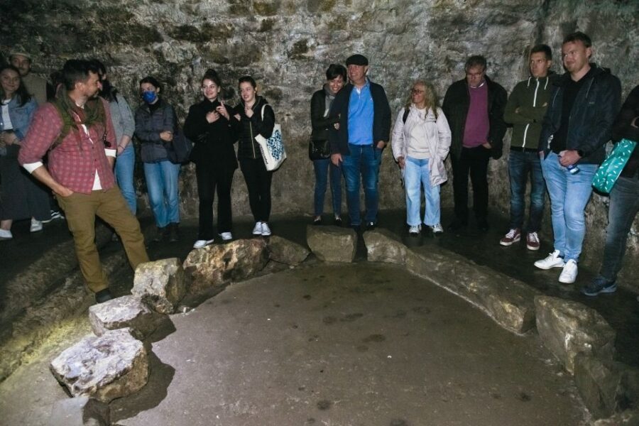 Edinburgh: Underground Vaults Tour - The Story Thread: Murders, Witches, and Burke and Hare