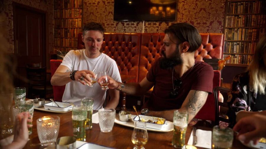 Edinburgh: VIP Food Tour at a Secret, Traditional Restaurant - Finding the meeting point near Johnnie Walker (and what to expect first)