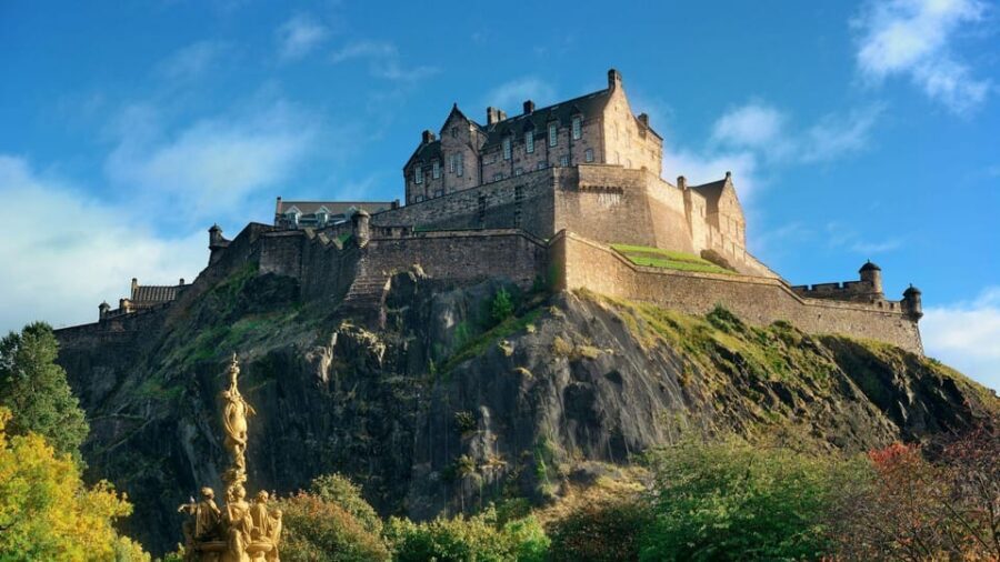 Edinburgh Walking Tour with a Local - New Town Georgian blocks, squares, and everyday Scotland