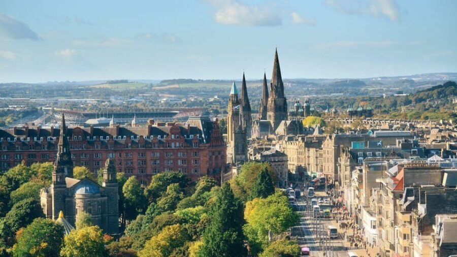 Edinburgh Walking Tour with a Local - Who should book this Edinburgh local walk