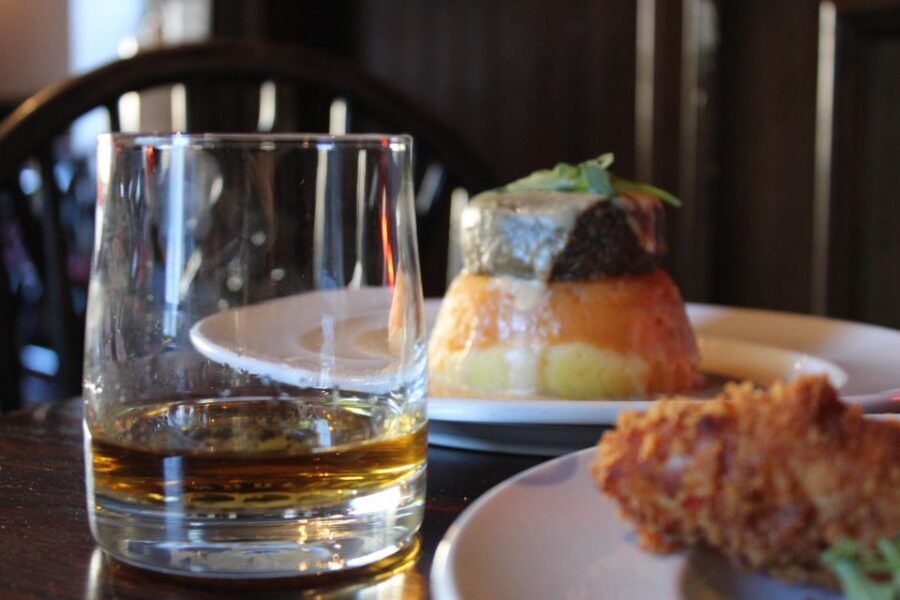 Edinburgh: Whisky Tasting in one of the oldest pubs - Where the tasting fits on the Royal Mile (and why it’s convenient)