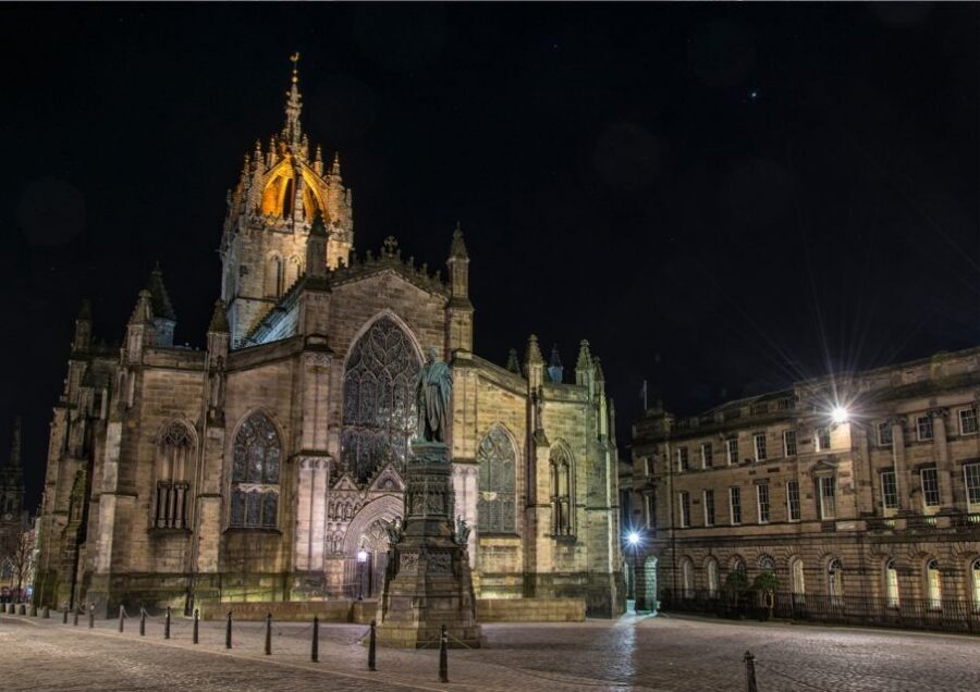 Edinburgh: Witches & Haunted History Walking Tour - Victoria Street and the route into Grassmarket