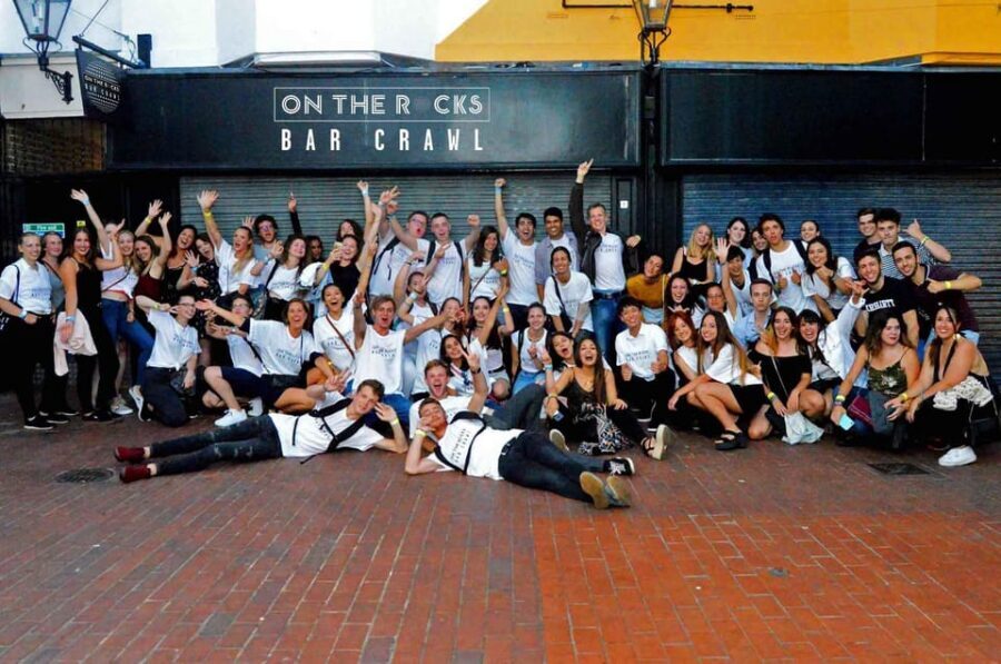 Edinburgh's Best Bar Crawl: Free Shots, Discounts, Photos - Key things I’d underline before you book