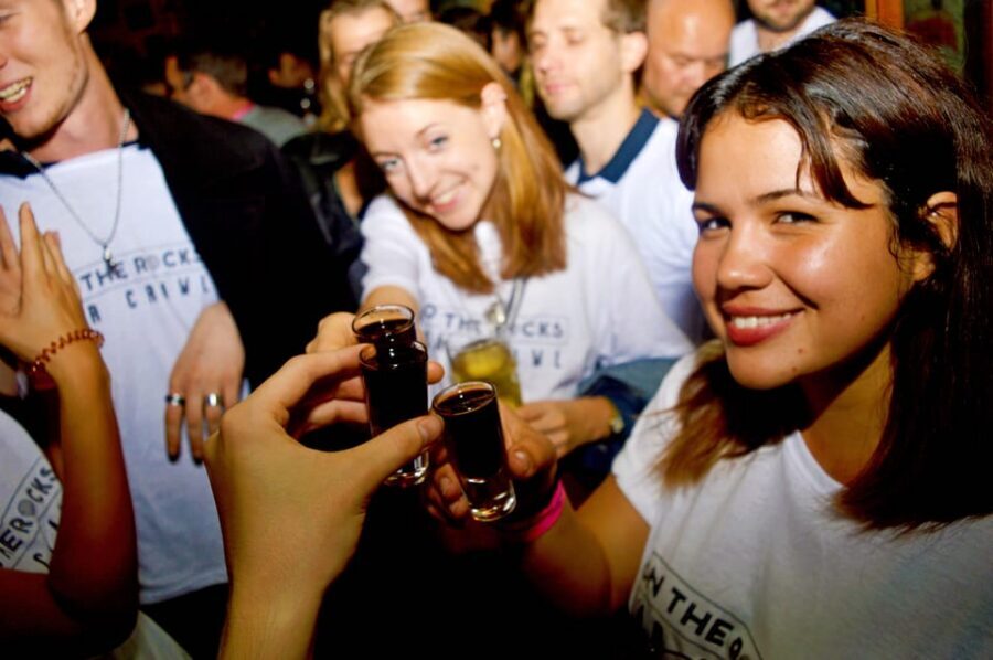 Edinburgh's Best Bar Crawl: Free Shots, Discounts, Photos - Price and what $10 actually buys you in the real world